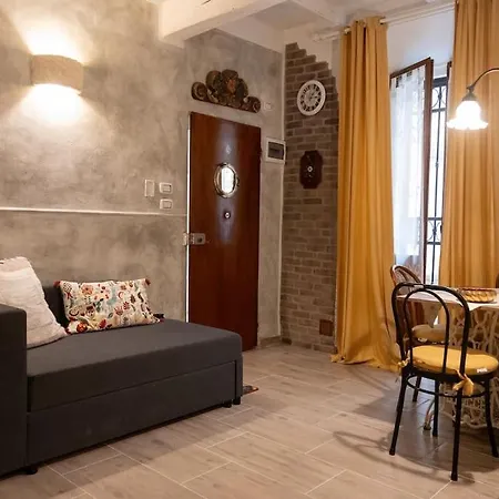 Monolocale In Centro Con Doccia Idromassaggio * بولونيا