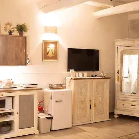 Monolocale In Centro Con Doccia Idromassaggio Apartmán