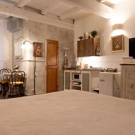 Monolocale In Centro Con Doccia Idromassaggio * Boloňa